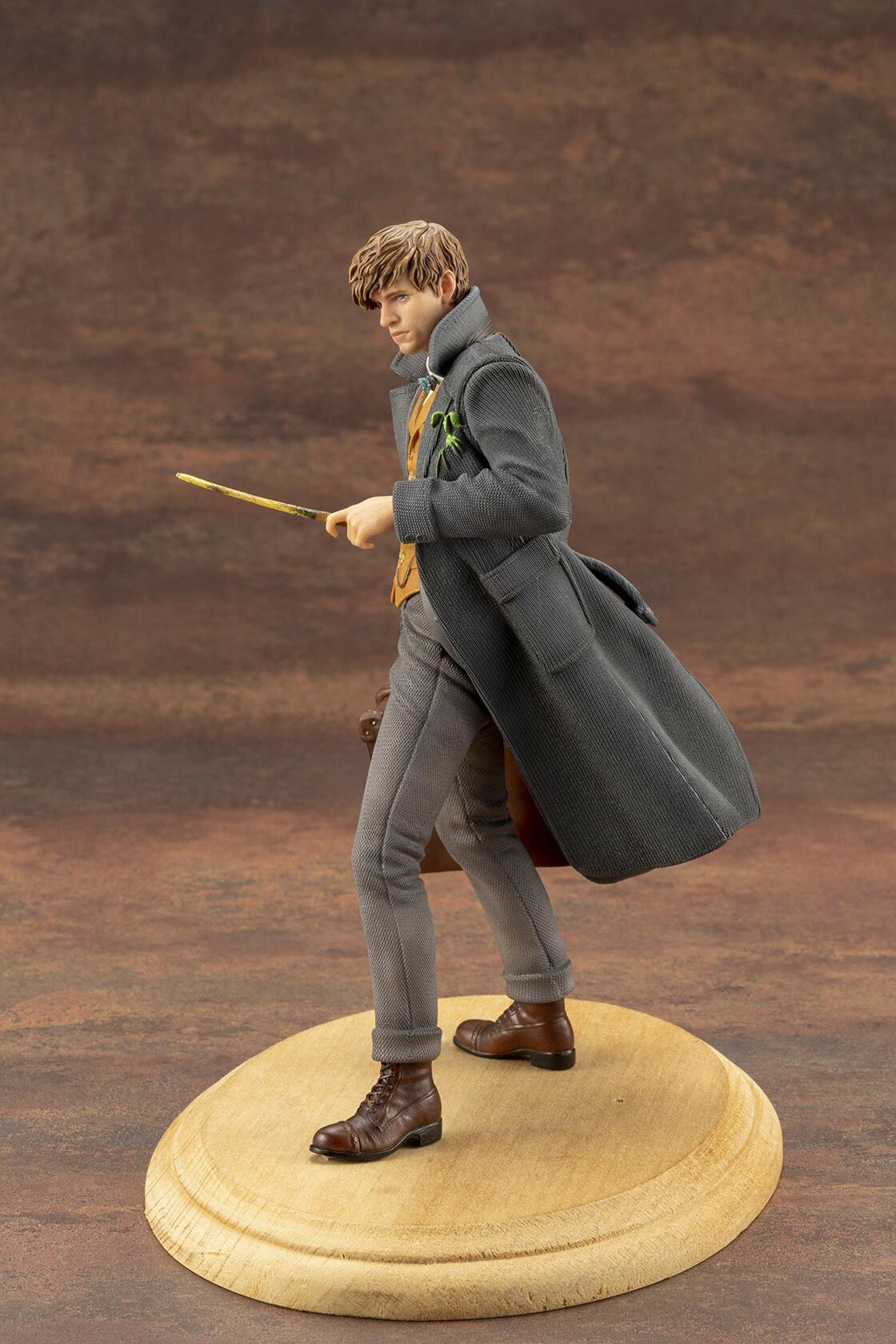 Kotobukiya SV229 Fantastic Beasts: The Crimes of Grindelwald: Newt Scamander Artfx+ Statue, Multicolor