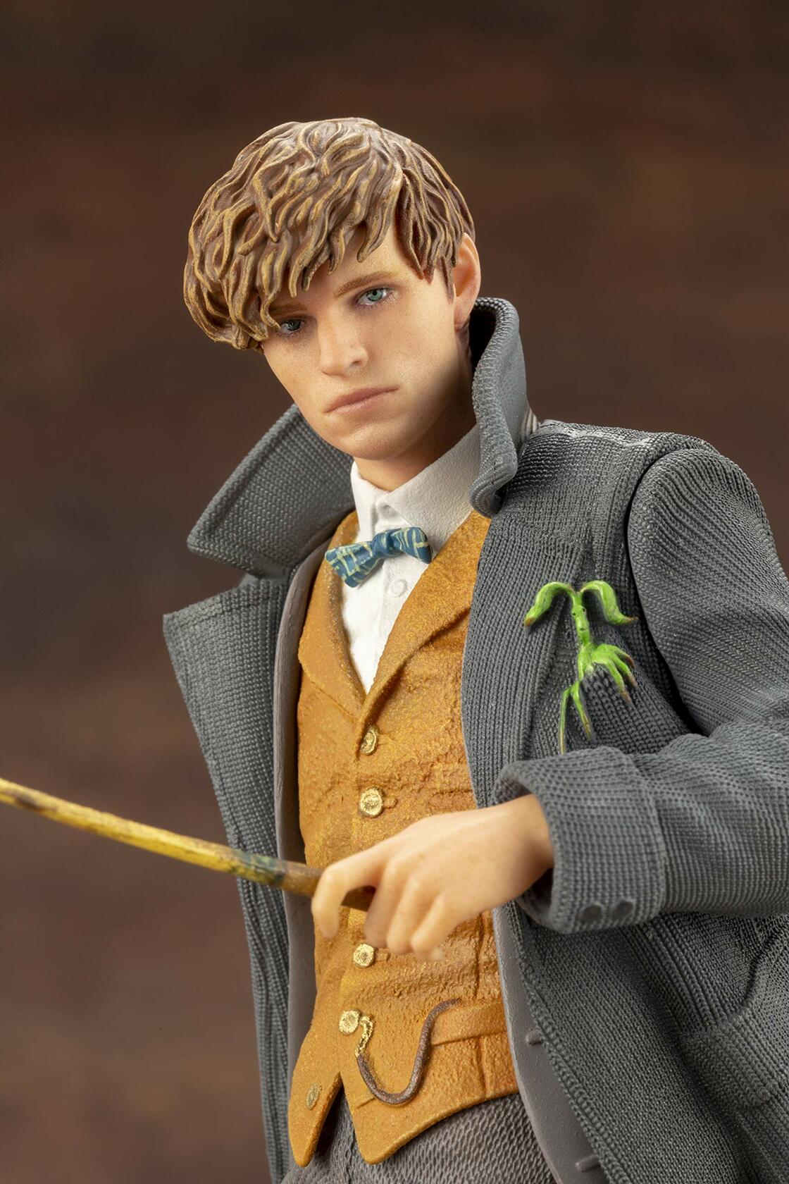 Kotobukiya SV229 Fantastic Beasts: The Crimes of Grindelwald: Newt Scamander Artfx+ Statue, Multicolor
